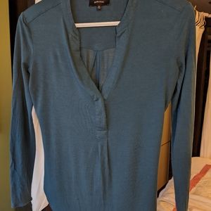 Aritzia Babaton teal vneck blouse xxs